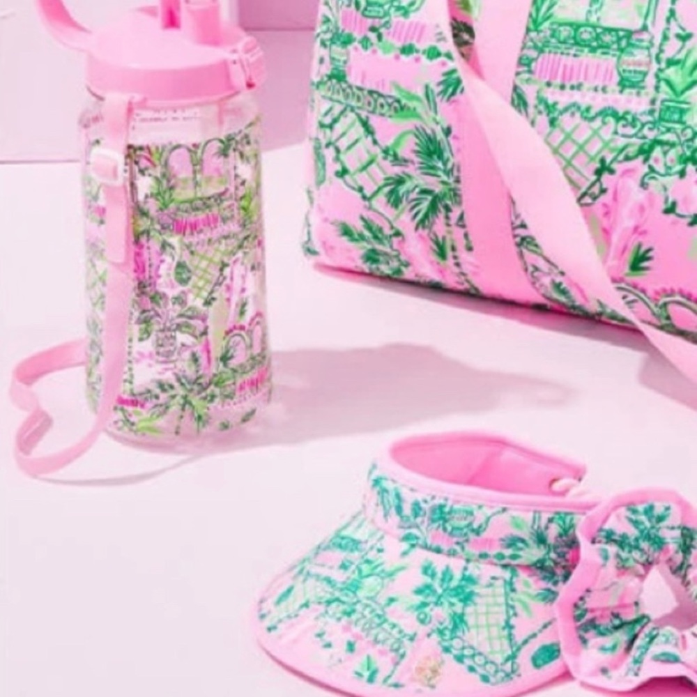 BNIP Lilly Pulitzer GWP- XL Water Bottle & Carrying Strap - Picture 6 of 10